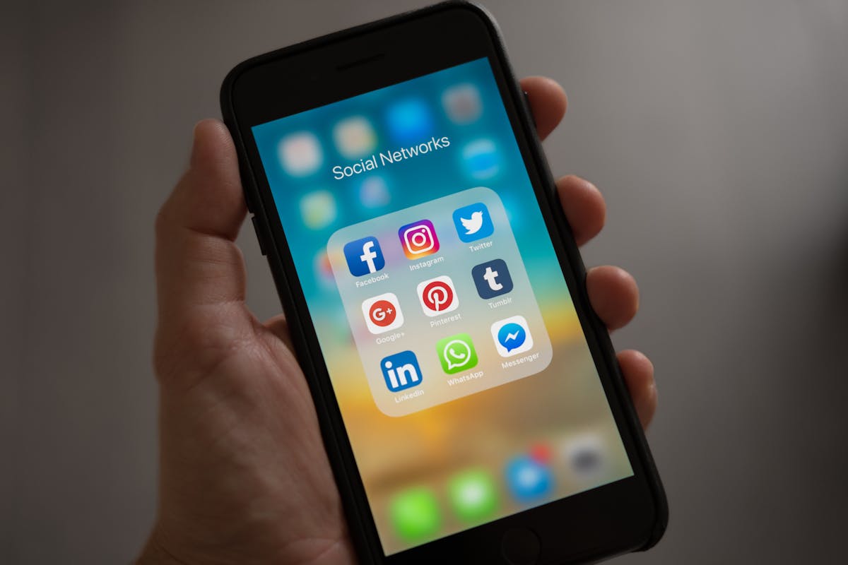 Social Media Brand Kit - 150+ Canva templates for Instagram, TikTok, and LinkedIn for solopreneurs